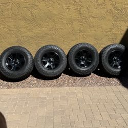 2023 Jeep Gladiator Wheels and Tires