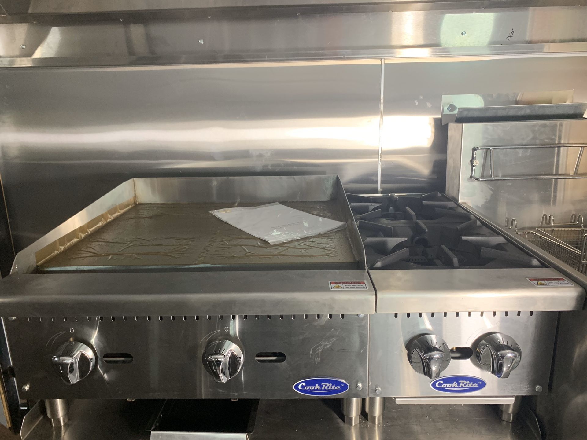 NEW HEAVY DUTY 24” GAS GRIDDLE & 12” (2) BURNER STOVE.. COMBINACIÓN DE PLANCHA Y COCINA *NEW & USED RESTAURANT EQUIPMENT*