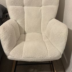 Mecedora necesita salir de casa ya.