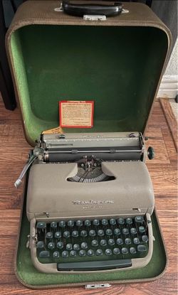 Vintage Remington Quiet-Riter Typewriter with Case