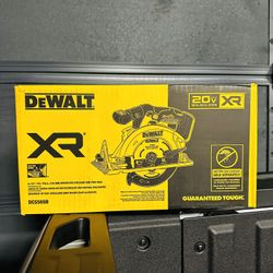 DEWALT 20V XR Brushless 6-1/2 in. Sidewinder Style Circular Saw (Tool Only)