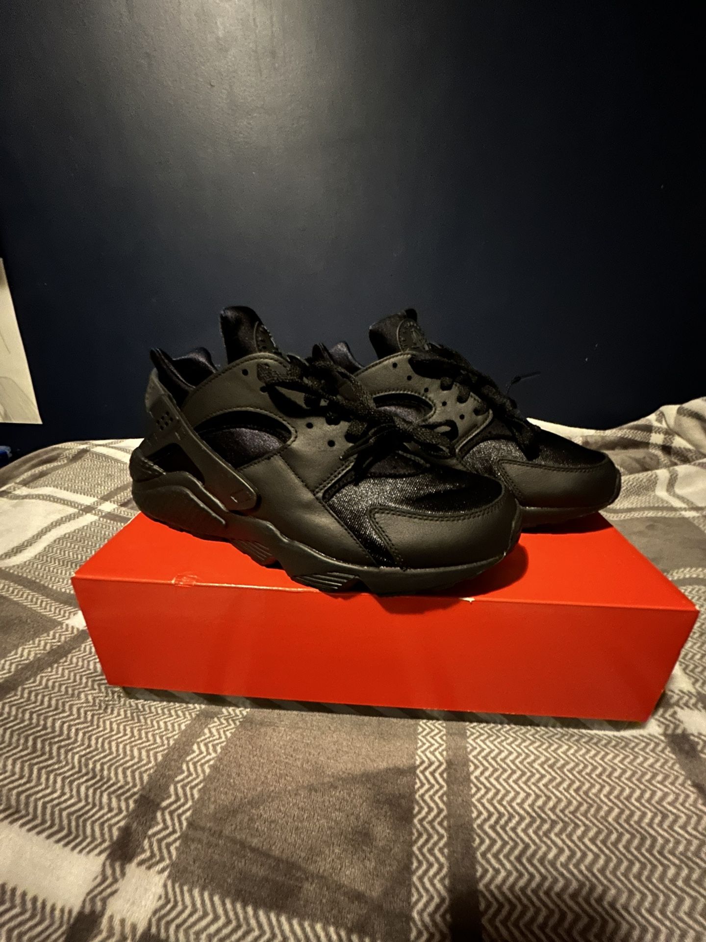 Black Nike Huarache Shoes