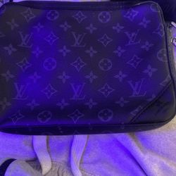 Louis Vuitton Messenger Bag