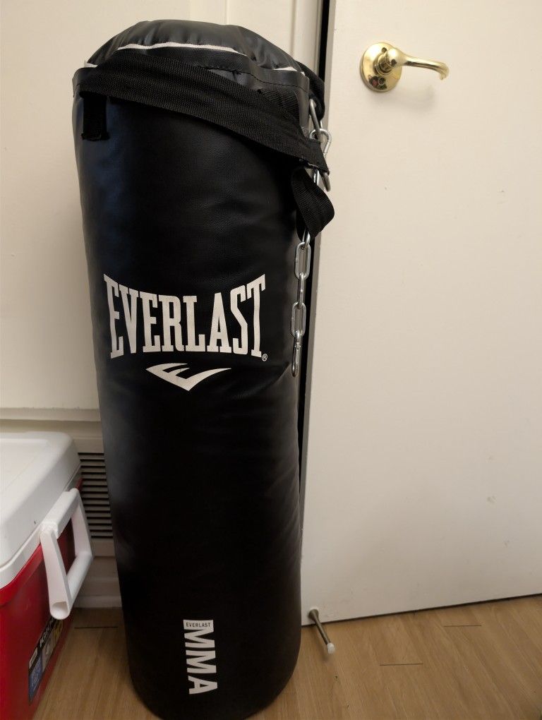 EVERLAST MMA PUNCHING BAG 70lb