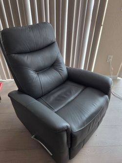 Rema Gray Leather Swivel Rocker Recliner

Bought in 2025