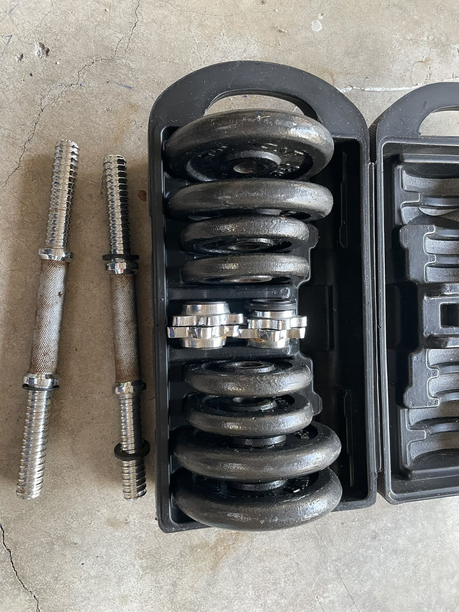 Set of Adjustable Dumbbells + Curl Bar