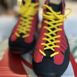 Nike Air Bakin’ (GS) Black/PR Platinum University Red Tangerine 5.5