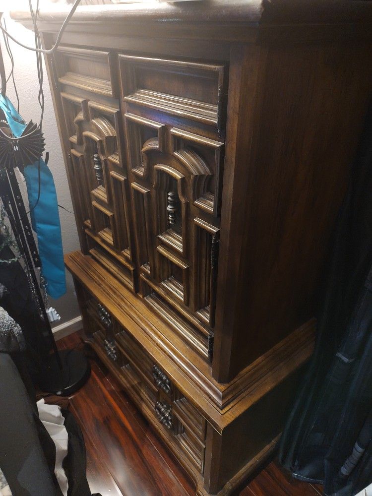 Beautiful Solid Wood Dresser $200 Obo