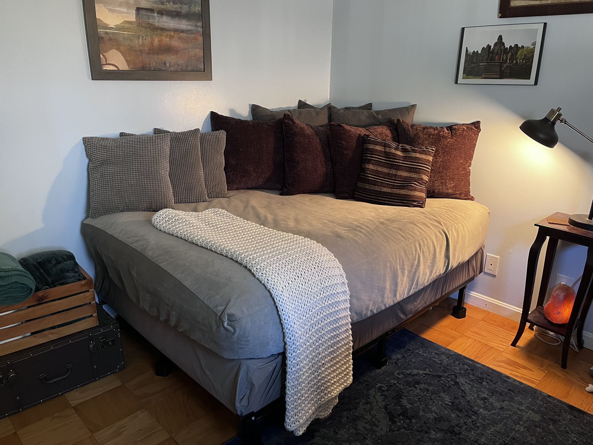 Full Size Guest Bed / Daybed