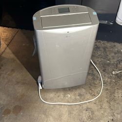 LG Portable AC/Heater Unit Model lp1411shr 14000 BTU Up To 600 sqft
