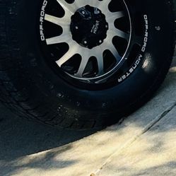 Off Road Chevy Wheels Like New