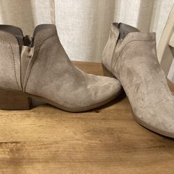 Woman’s Carlos Santana Ankle Suede Boots