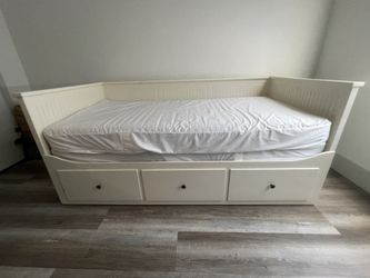 IKEA HEMNES Daybed & Matching 8-Drawer Dresser Set + Bedding