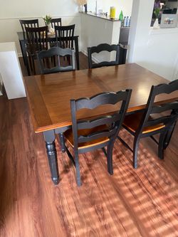 High quality wood dining table and chairs set