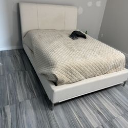 Queen Size Bed Ivory 