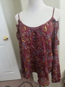 Cute long sleeve cold shoulder blouse in size L