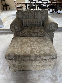 Oversized Chair With Ottoman 
