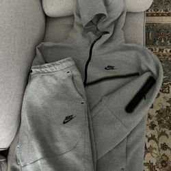 Grey nike tech set