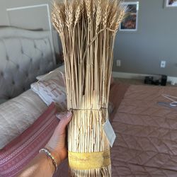 24” Tall Straw Cluster