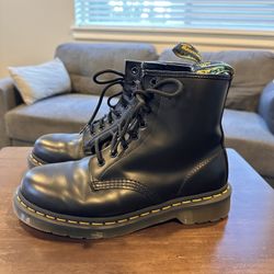 Dr. Martens Air Wair Unisex 1460 Smooth Leather Lace Up Boots (US Men’s 7)