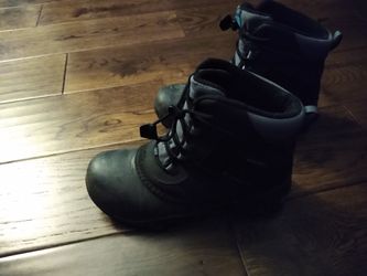 Columbia boots shoes size 4 Snow boots