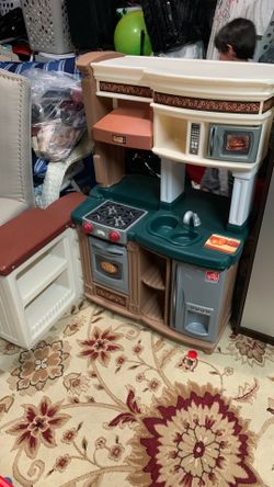Toy kitchen