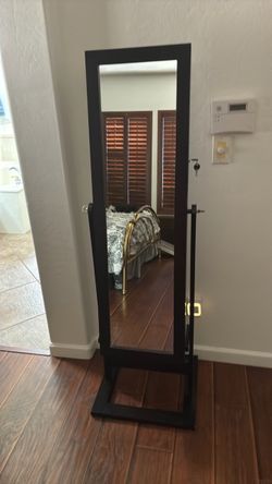 Freestanding jewelry chest:full length mirror