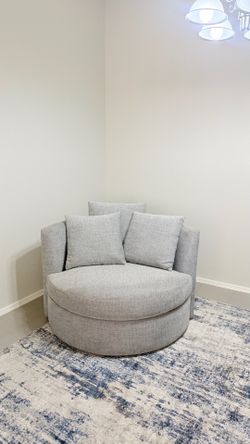 Living spaces swivel chair