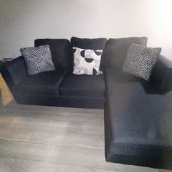 Black Sectional W/Chaise