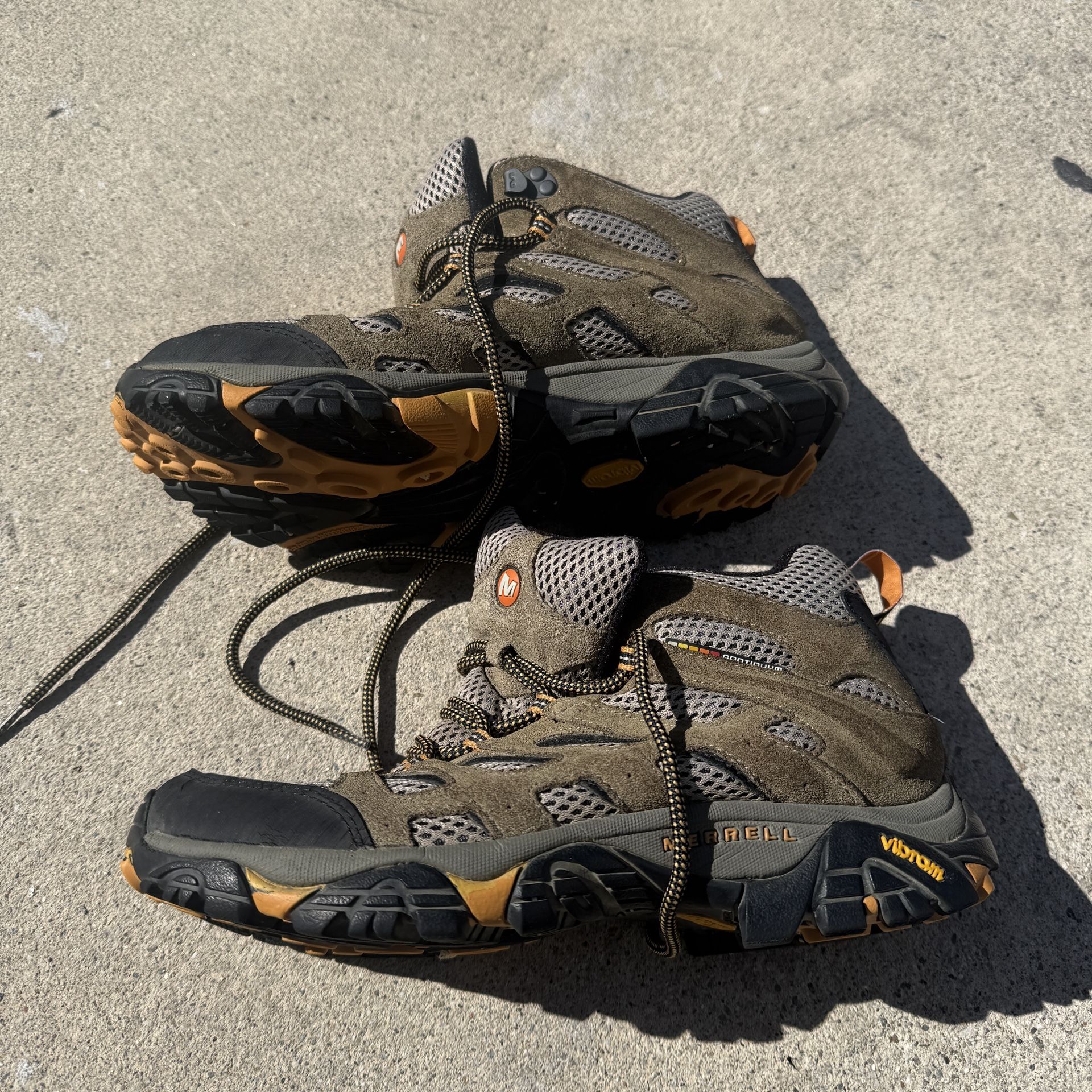 Merrell Moab 2 Vent Mid Mens Size 9 Brown Black Outdoor Hiking Boots