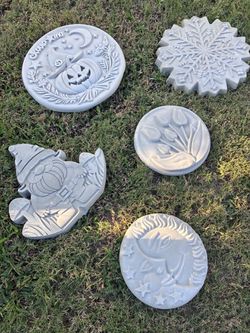 Decorative Concrete Garden Stepping Stones Set of 5