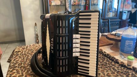 TITAN Accordion