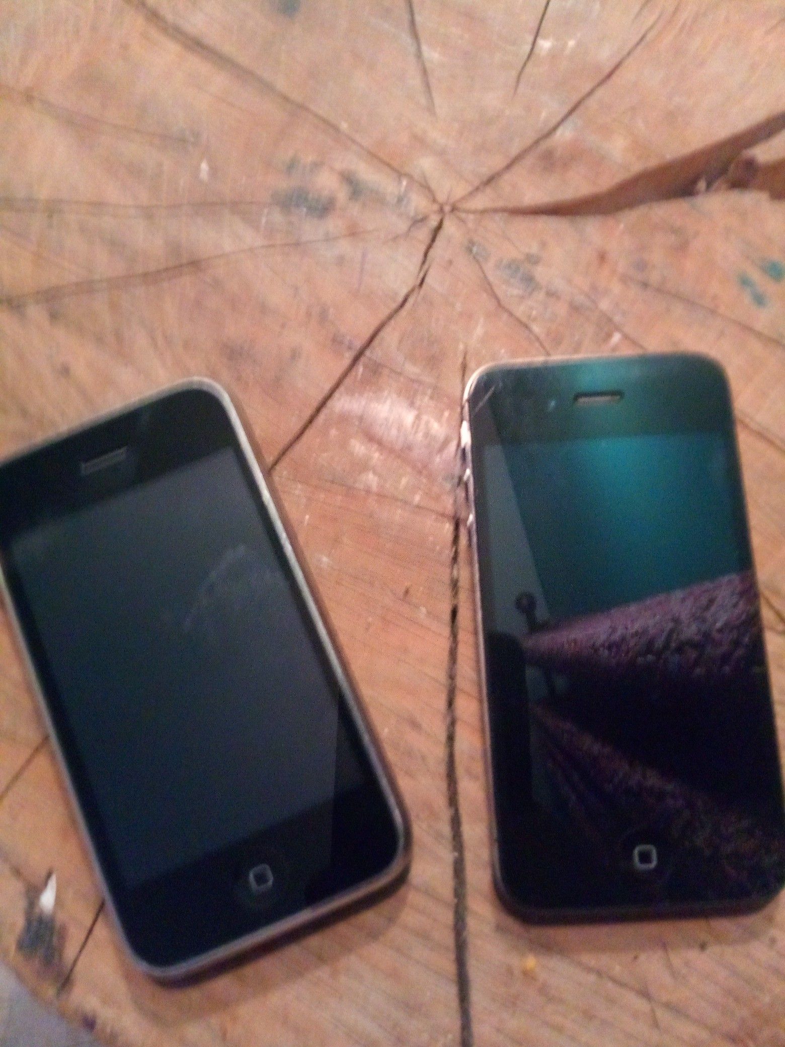 iPhone 3s both for the price of 1 no charger but they work