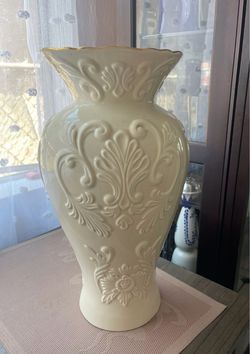 Cream Ceramic Vase with Gold Rim
