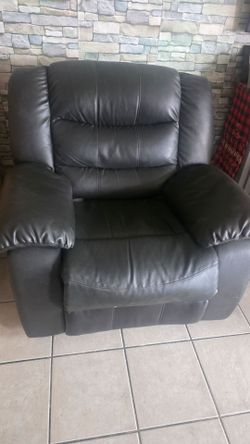Recliner sofa chair