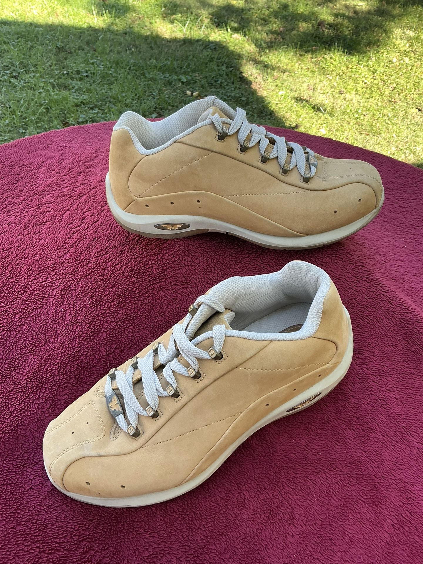 Vintage Lugz NuBuck Leather Tan  Sneakers Size 10