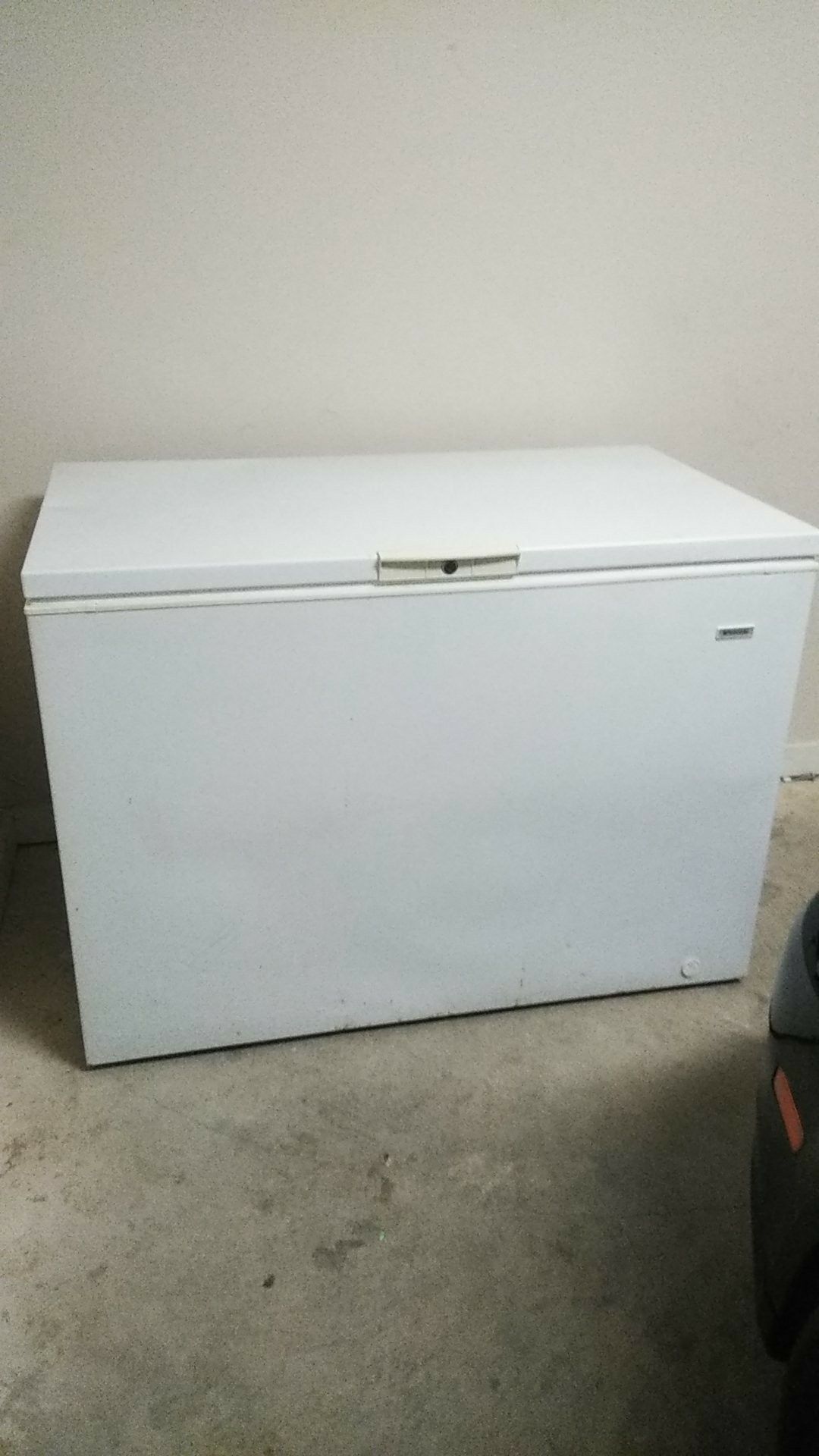 FRIGIDAIRE DEEP FREEZER