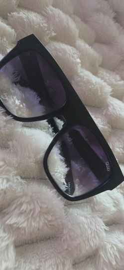 Quay black sunglasses