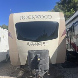 2017 Forest River 37’ Ultra Light Rookwood Signature Ultra Light