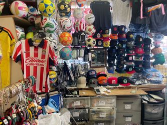 tenemos playeras de fútbol y gorras