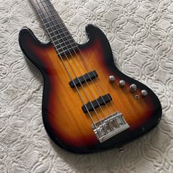 Squier Deluxe Jazz Bass V Sunburst.