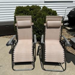 Zero Gravity Lounge Chairs