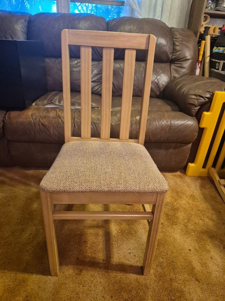 Light tan wooden cushioned chair. Very good condition. Seat 15 by 15. Total height 34.