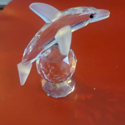 Crystal dolphin .