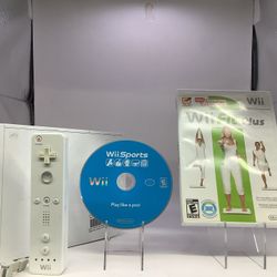 Nintendo Wii Bundle, w/ 2 Games + Controller