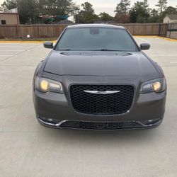 2018 Chrysler 300