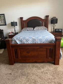Queen bed.