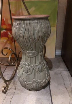 2’ tall flower vase green