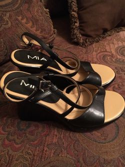 Size 7 Mia Wedge