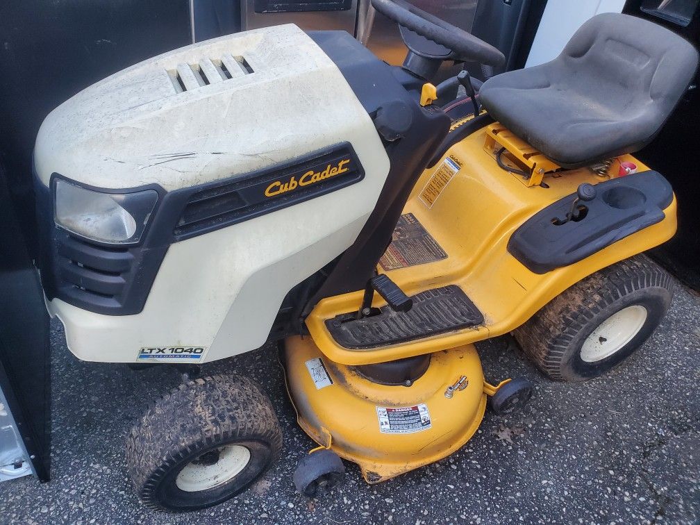 42" Cub Cudet LTX 1040 Riding Mower, Needs Repaired